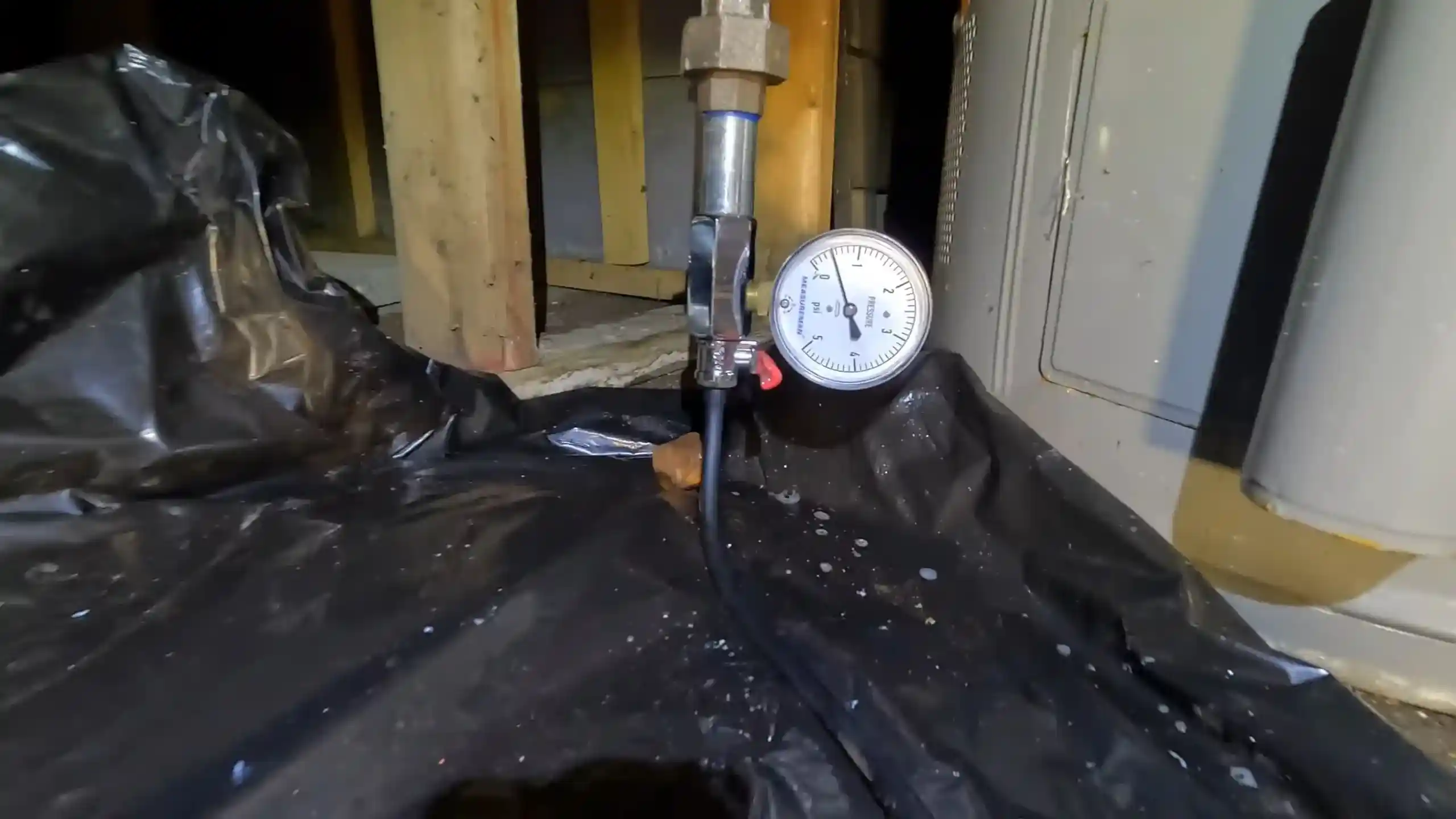 Analog pressure gauge holding steady during a gas line test in Chicago