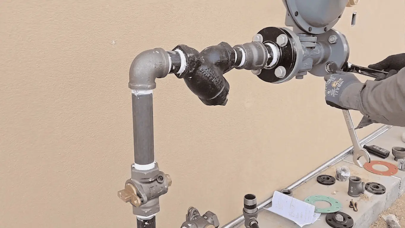 Gas regulator and valve assembly installation in Chicago
